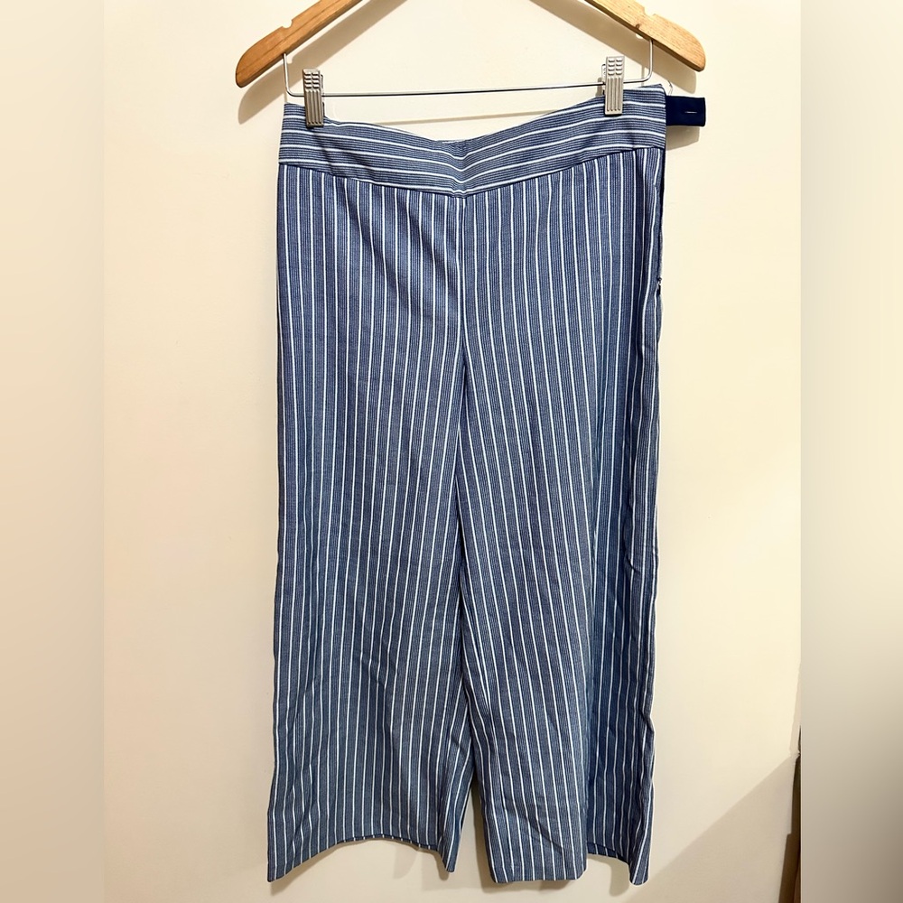 Cropped blue dress pants